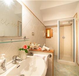 A selection of 2-3 bedroom apartments with shared pool near Florence, Sleeps 4-6